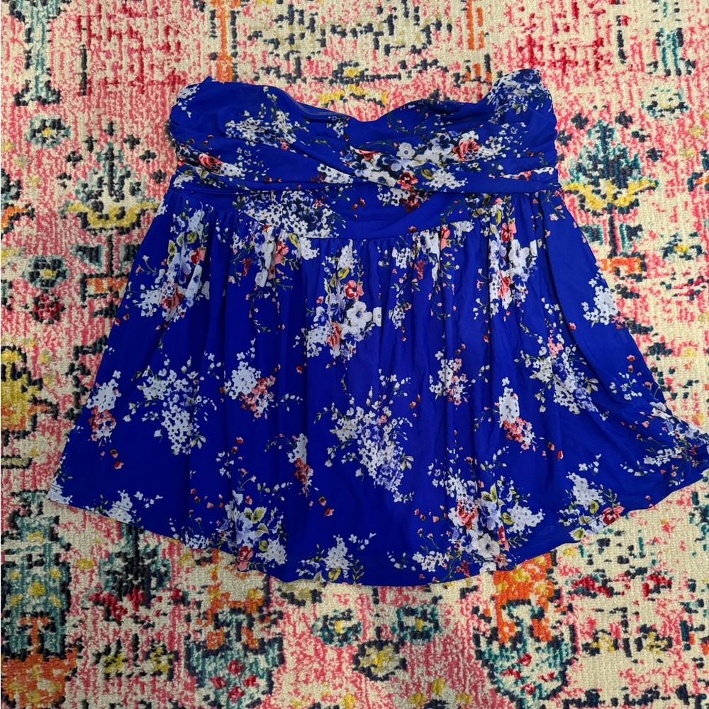Torrid Floral Strapless Top 💐